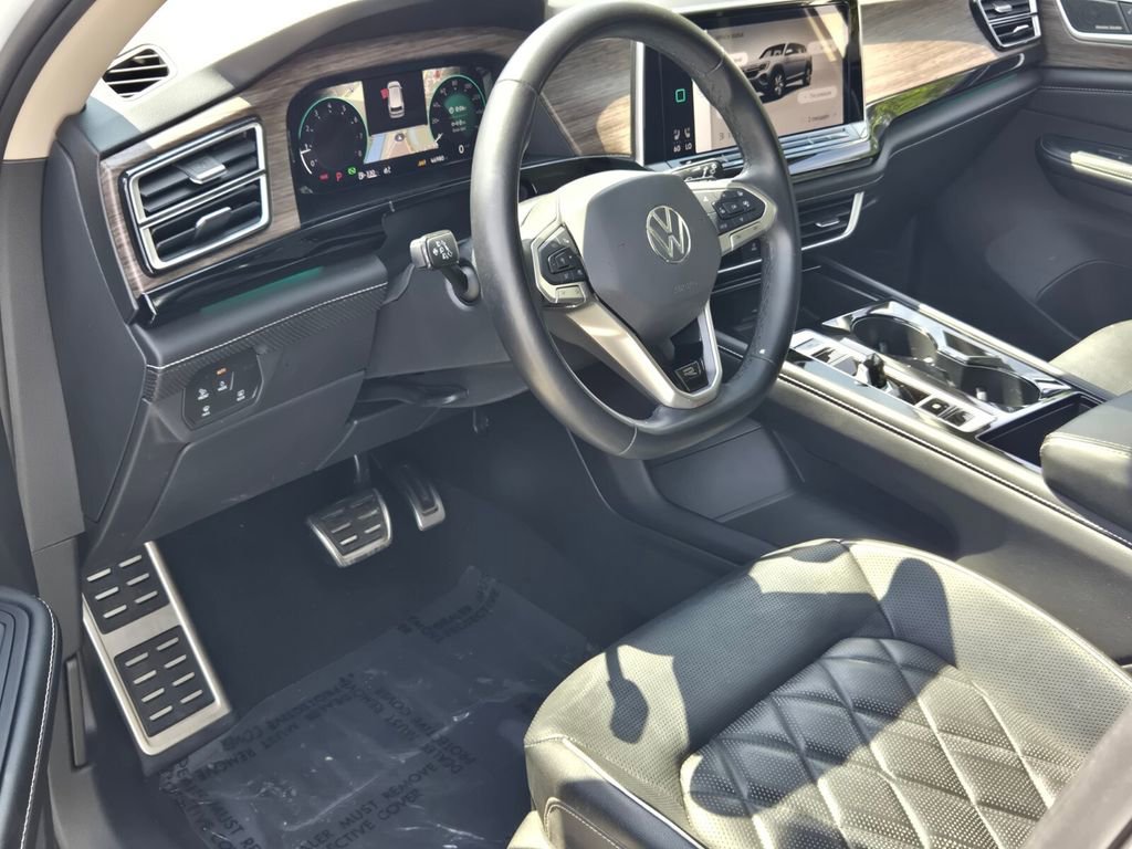 Used 2024 Volkswagen Atlas SEL Premium R-Line image 11