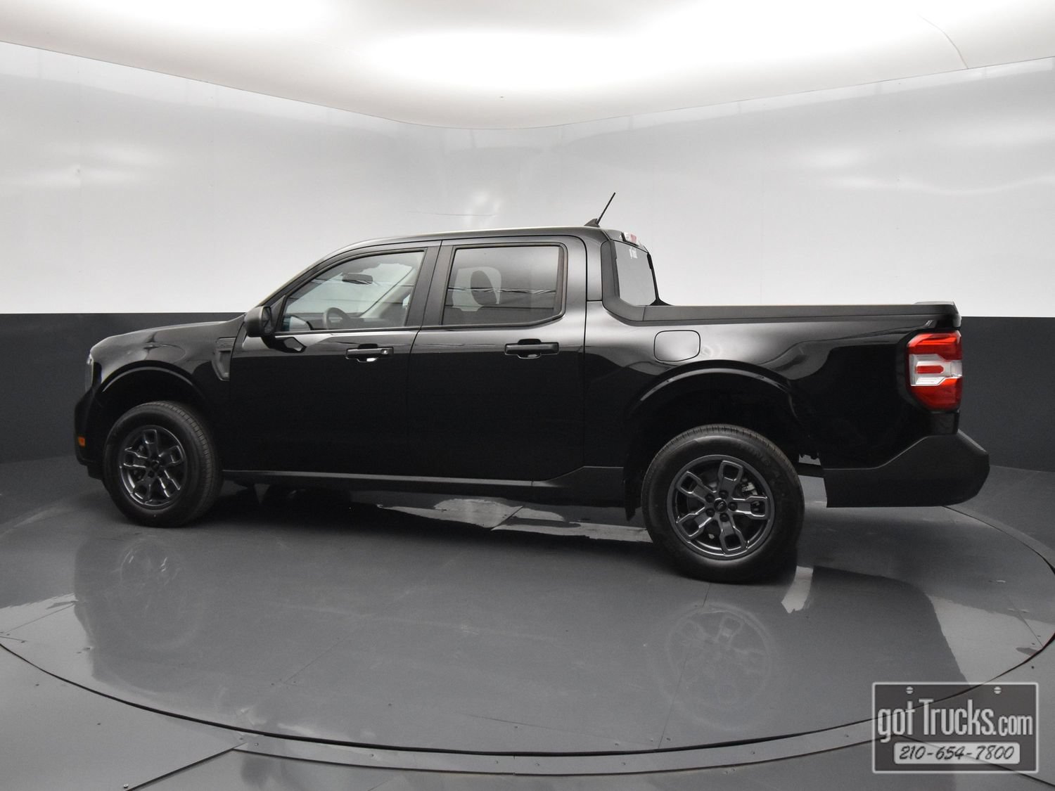 Used 2024 Ford Maverick XL FWD image 3