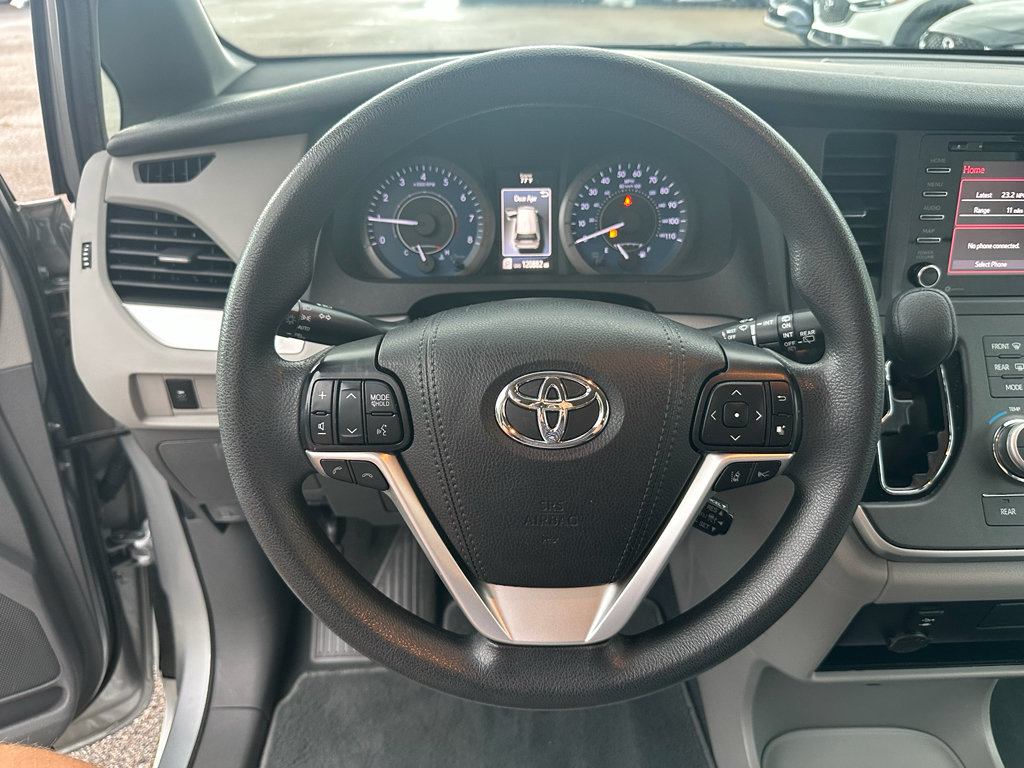 Used 2020 Toyota Sienna LE w/ LE Preferred Package FWD image 20