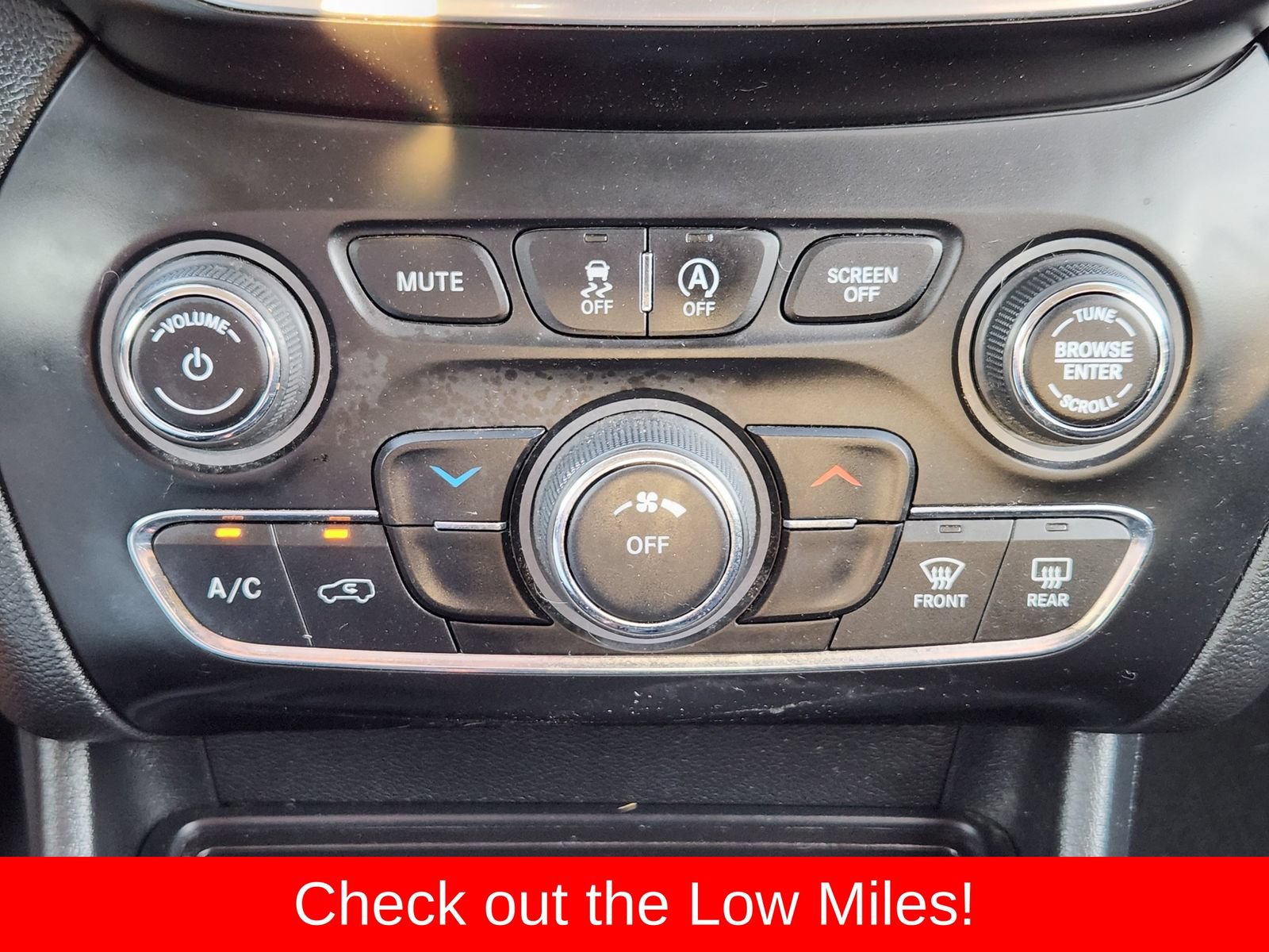Used 2019 Jeep Cherokee Latitude w/ Popular Appearance Group FWD image 26