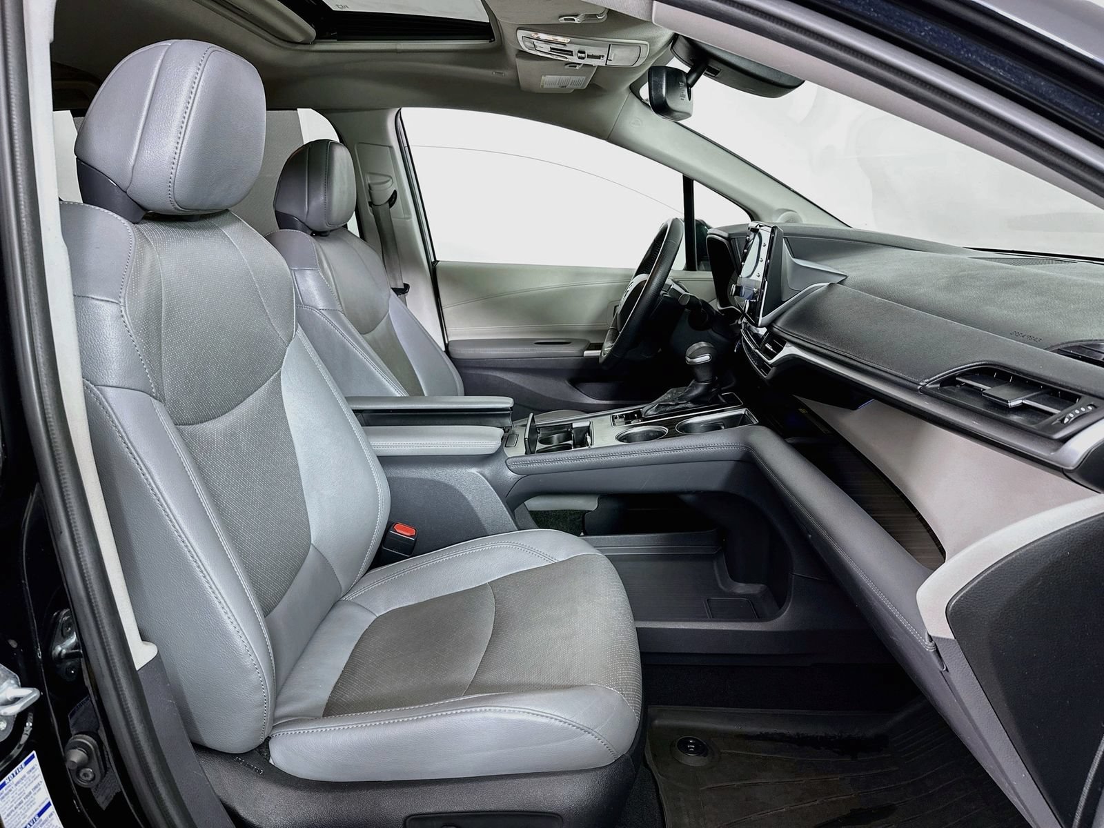 Used 2022 Toyota Sienna Limited AWD/4WD image 30