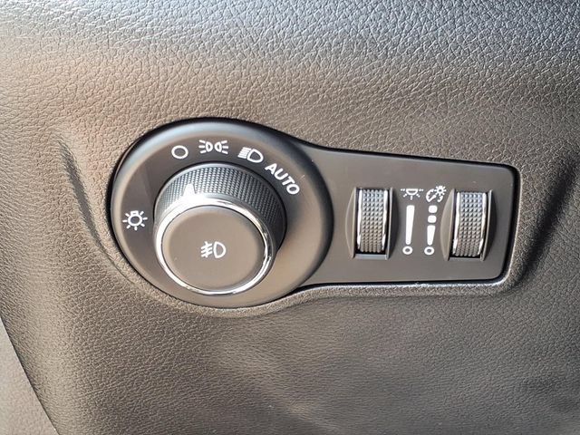 Used 2025 Jeep Compass Limited AWD/4WD image 18