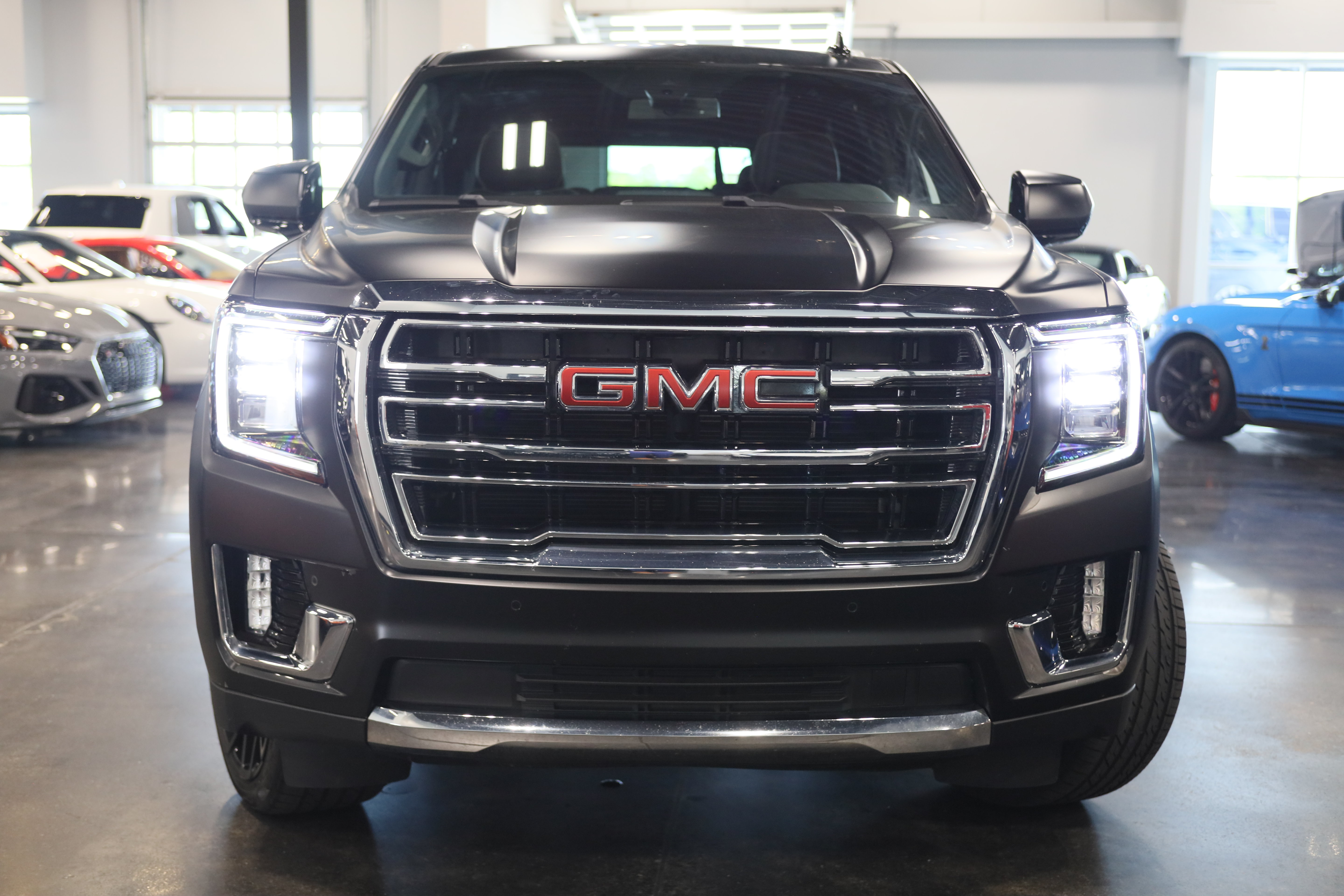 Used 2022 GMC Yukon SLT AWD/4WD image 2