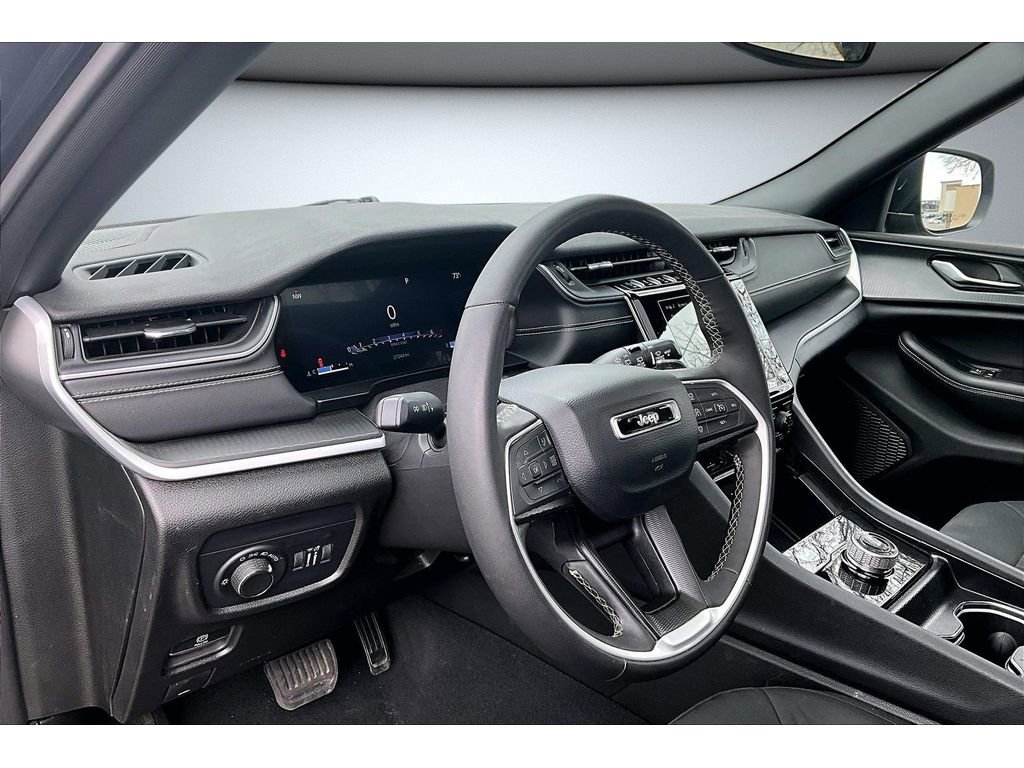 Used 2024 Jeep Grand Cherokee Laredo X w/ Luxury Tech Group I image 15