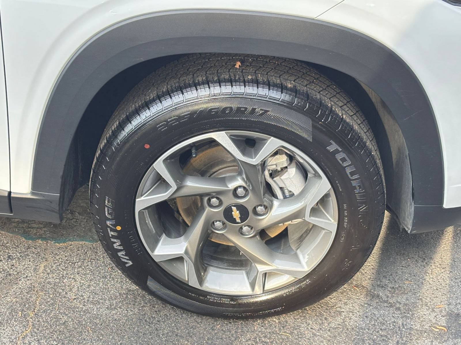 Used 2025 Chevrolet Trax LT w/ LT Convenience Package FWD image 31