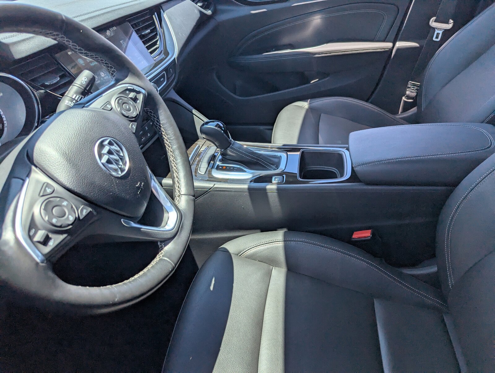 Used 2018 Buick Regal Essence image 18