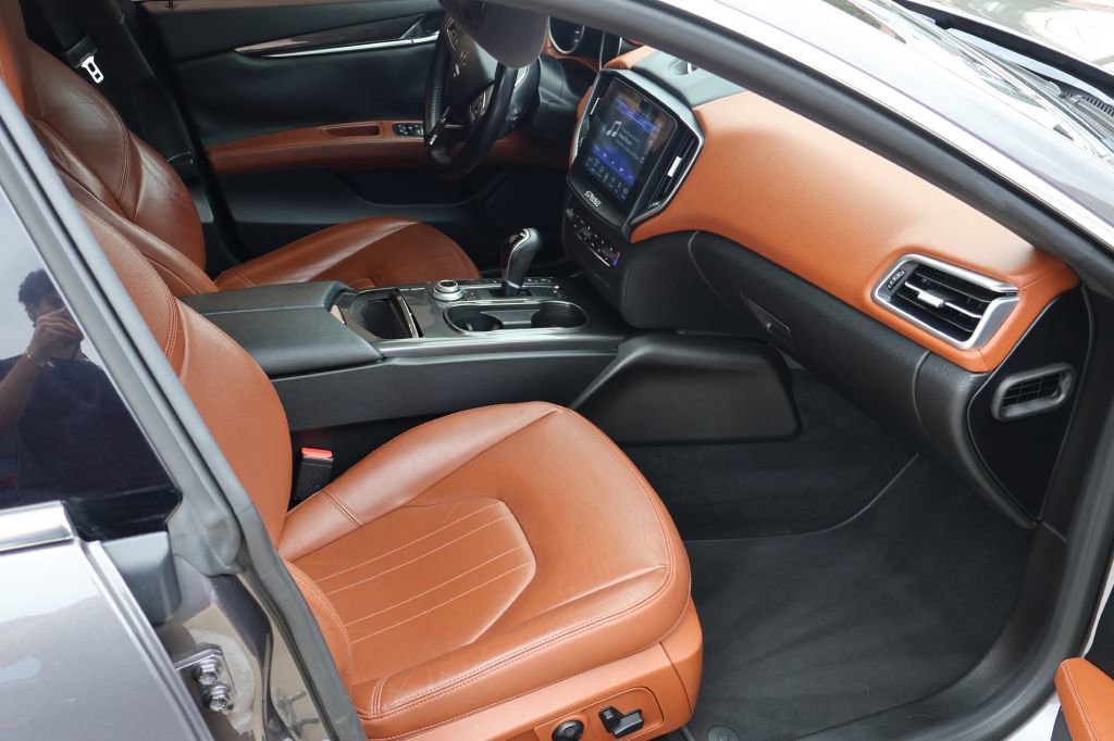 Used 2017 Maserati Ghibli RWD image 21