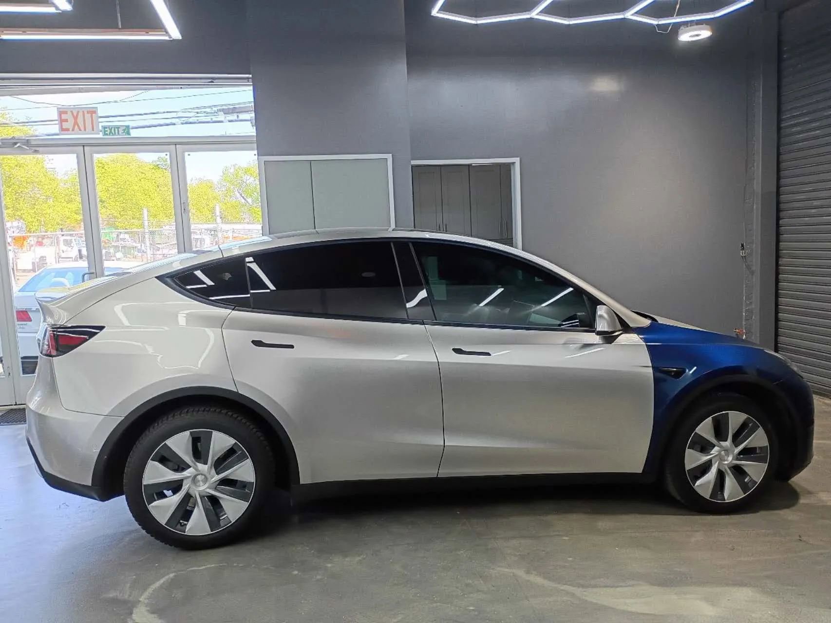 Used 2022 Tesla Model Y Long Range AWD/4WD image 3