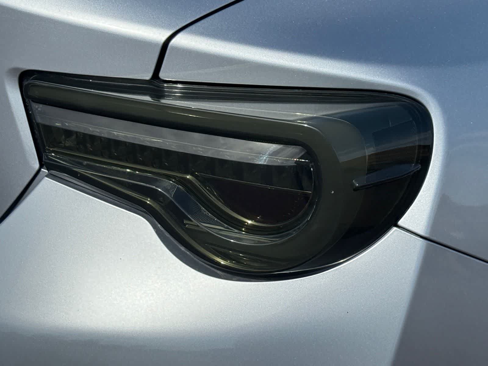 Used 2017 Toyota 86 RWD image 9