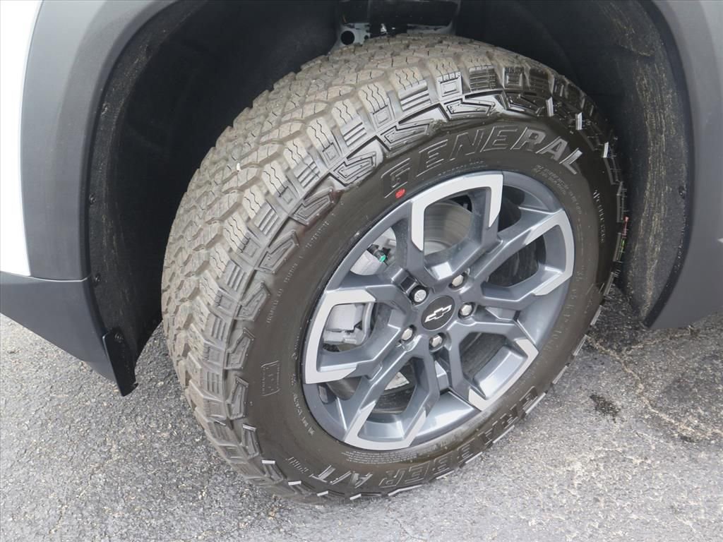 New 2026 Chevrolet Equinox ACTIV w/ Convenience Package III image 16