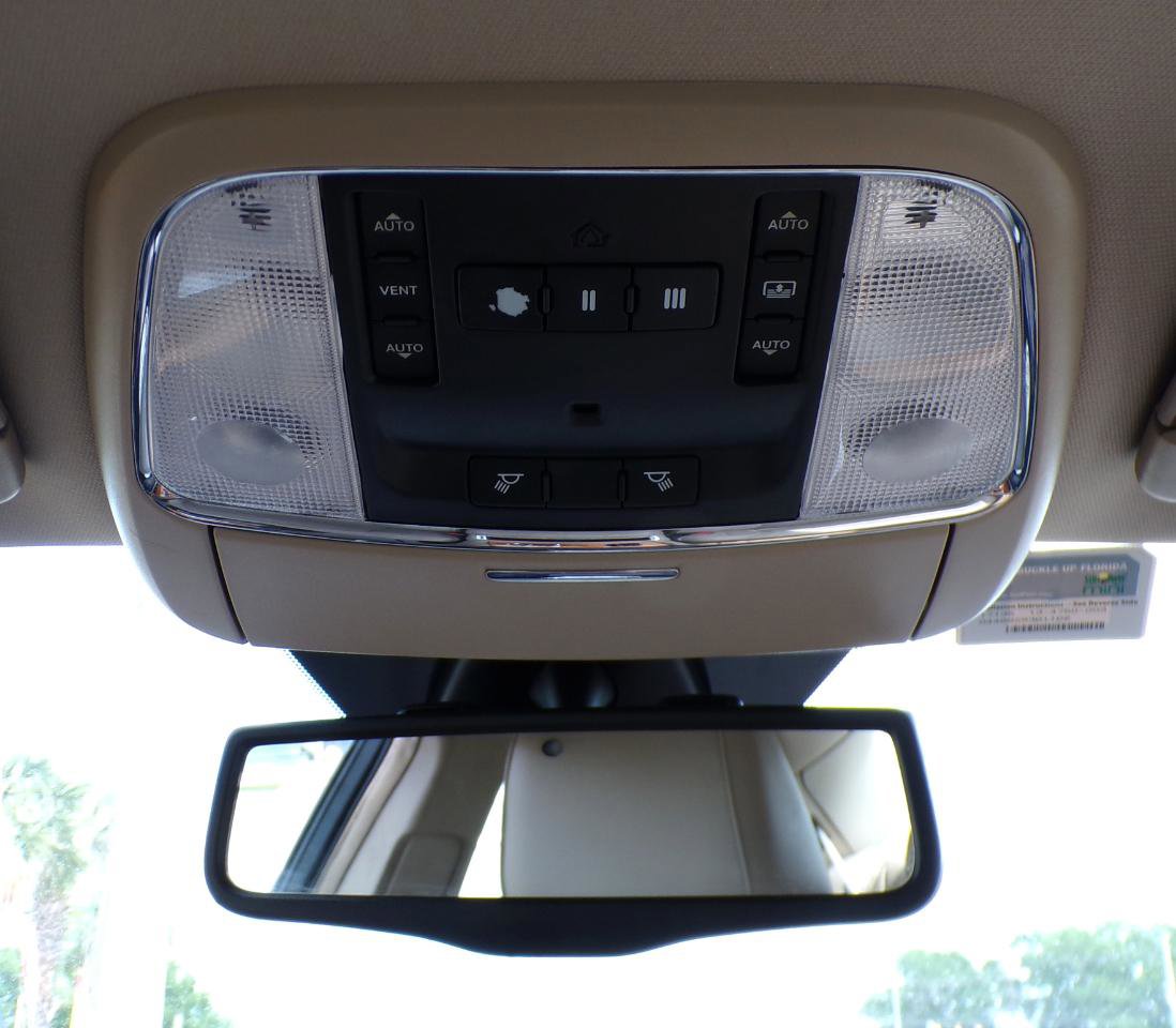 Used 2013 Chrysler 300 C w/ Beats Audio Group RWD image 19