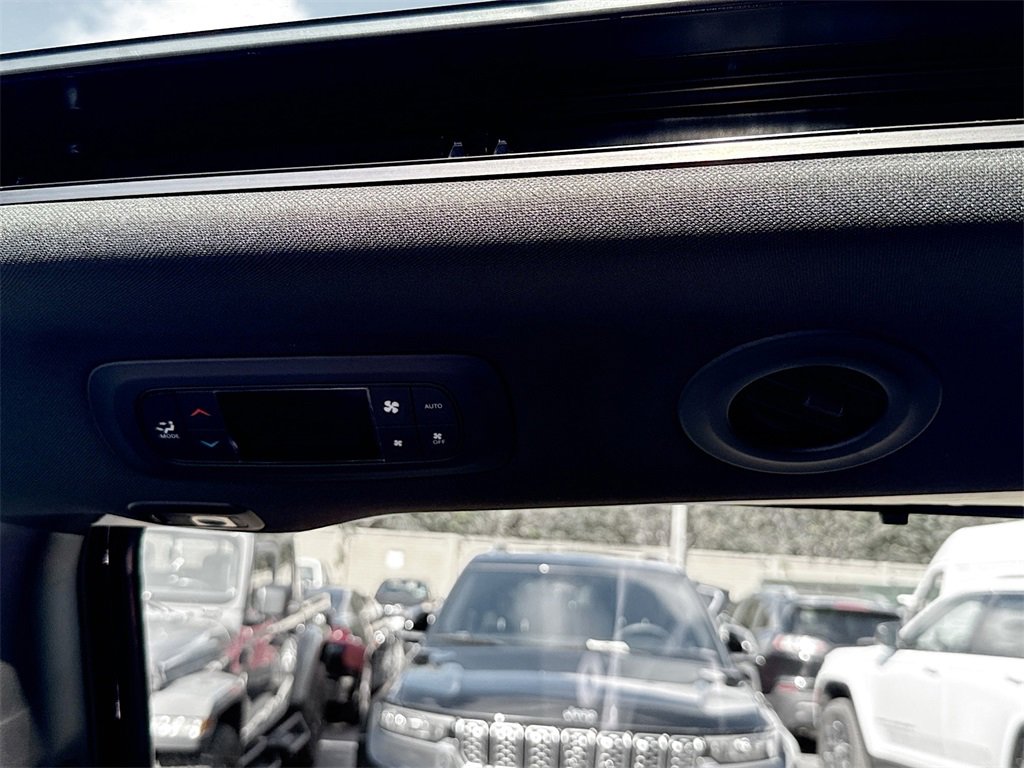 New 2026 Chrysler Pacifica Limited w/ S Appearance Package image 28