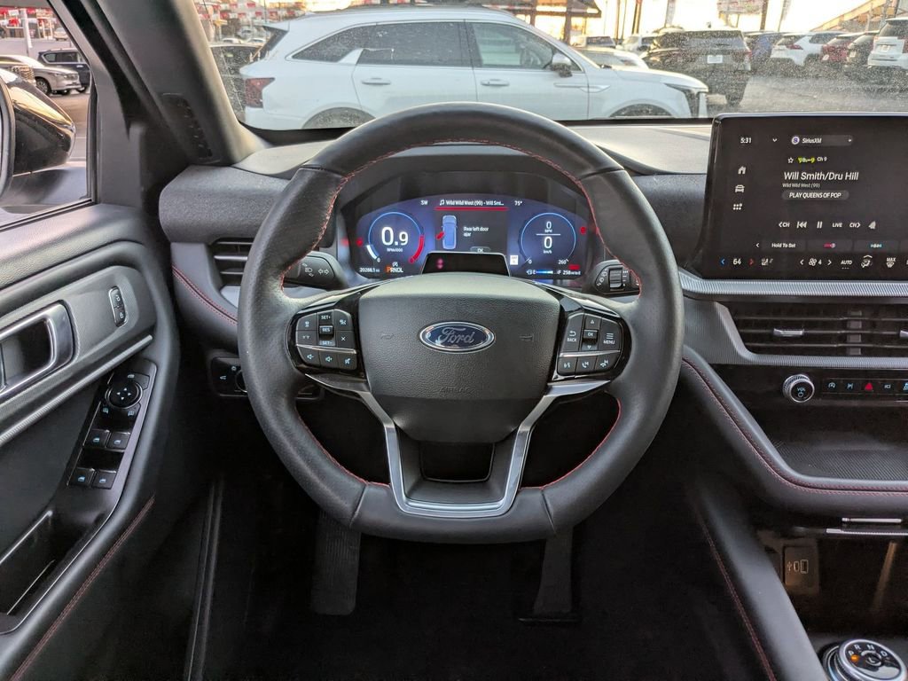 Used 2025 Ford Explorer ST-Line w/ ST-Line Street Pack image 16