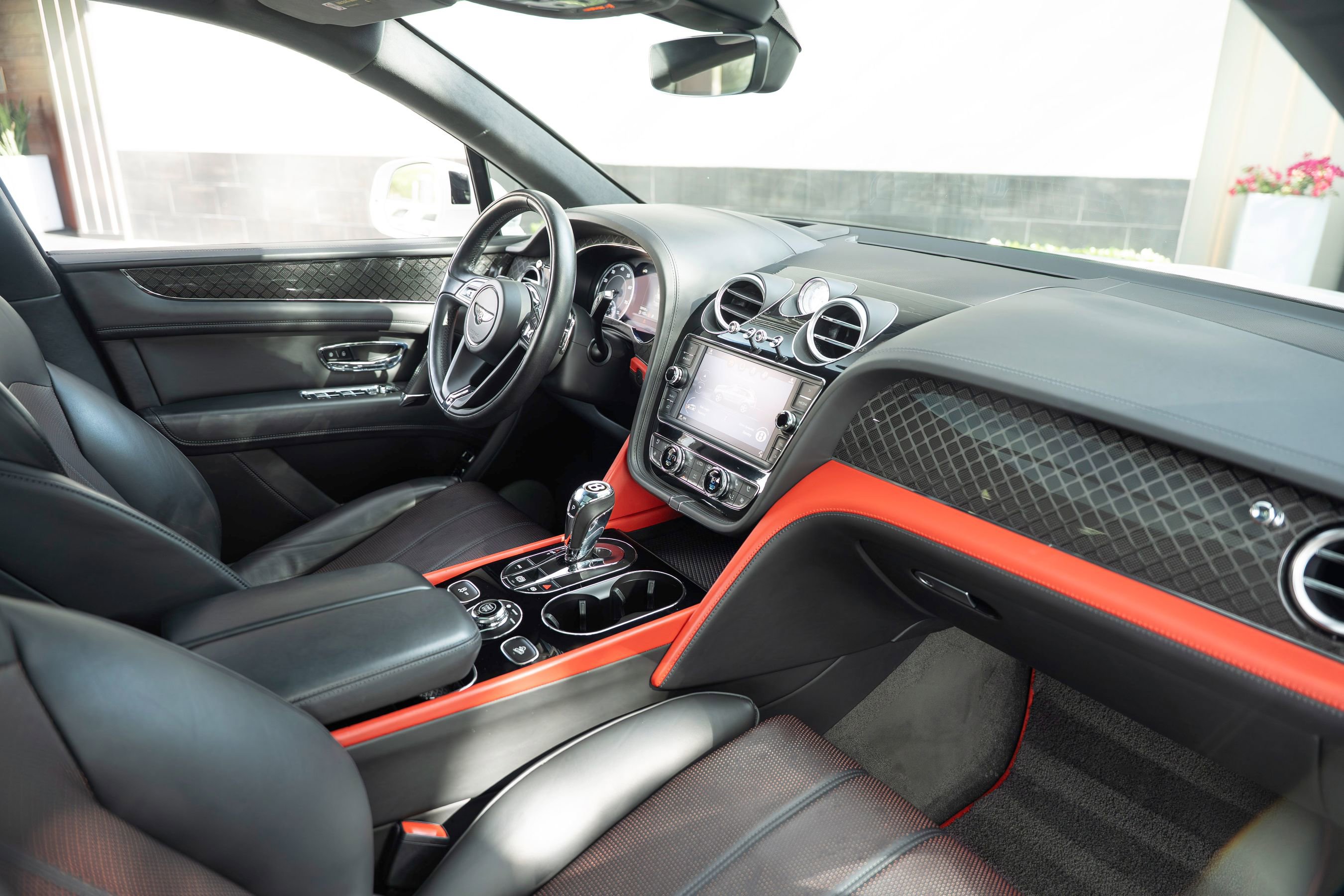 Used 2020 Bentley Bentayga AWD/4WD image 2