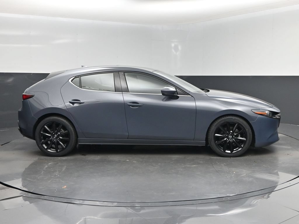 Used 2019 MAZDA MAZDA3 Hatchback w/ Premium Package FWD image 2