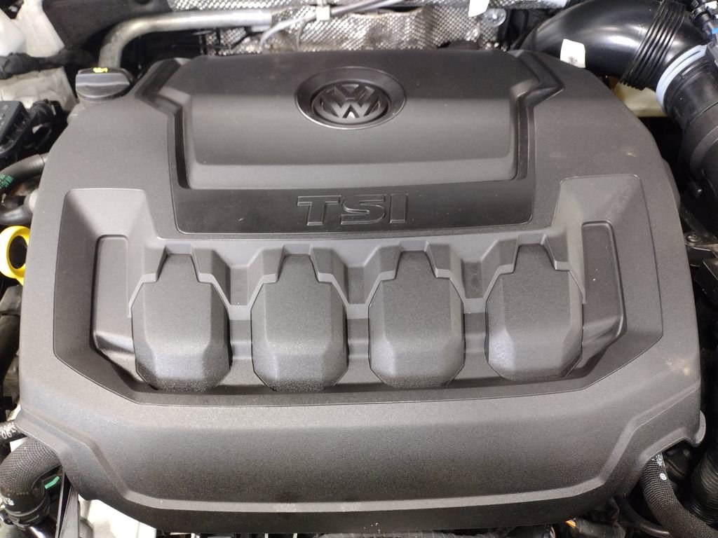 Certified 2024 Volkswagen Tiguan SE image 8