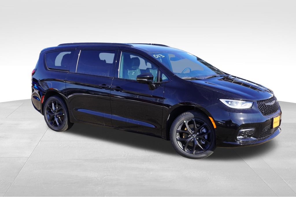 New 2026 Chrysler Pacifica Select w/ S Appearance Package image 2