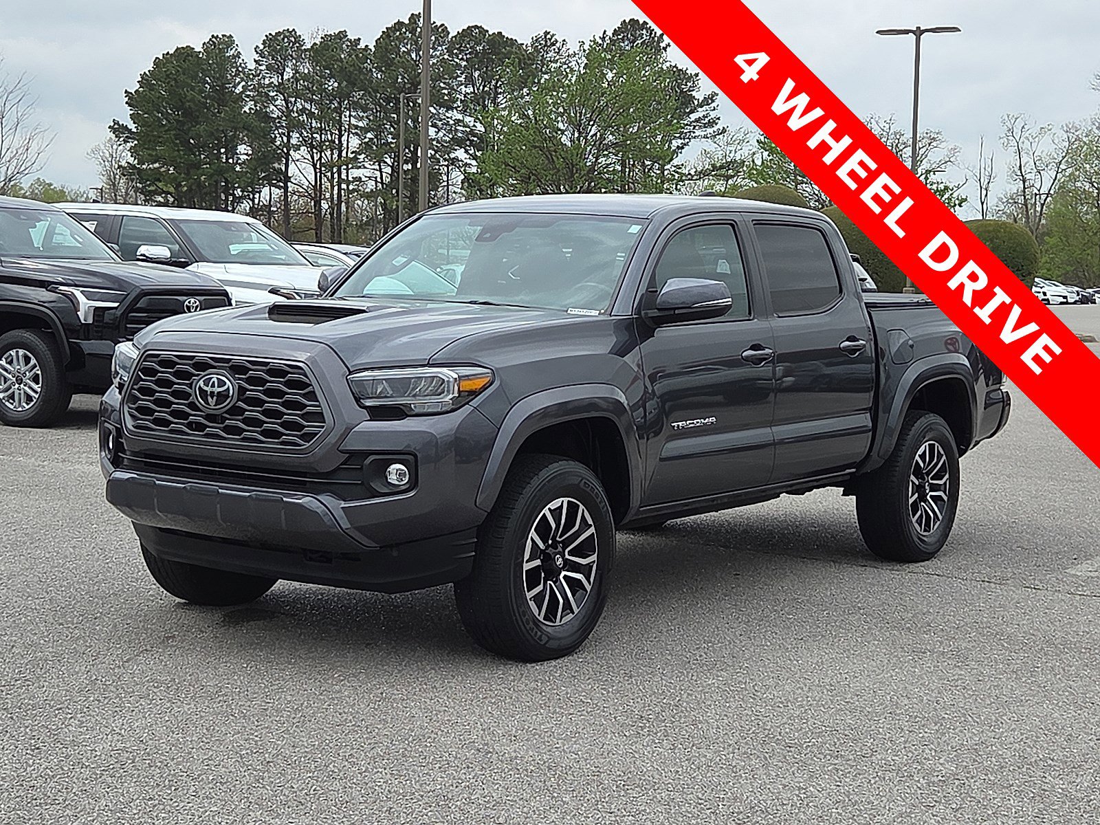 Used 2023 Toyota Tacoma TRD Sport image 2