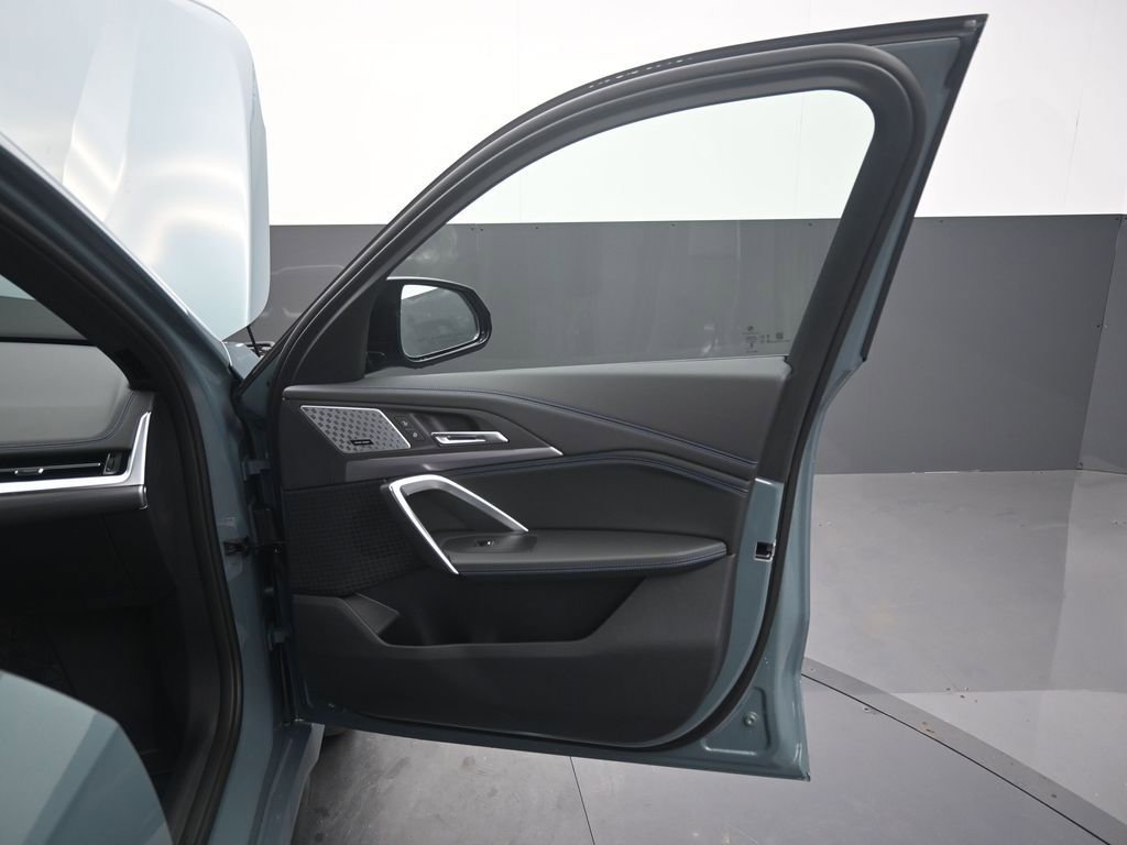 Certified 2025 BMW X1 M35i w/ Premium Package image 17