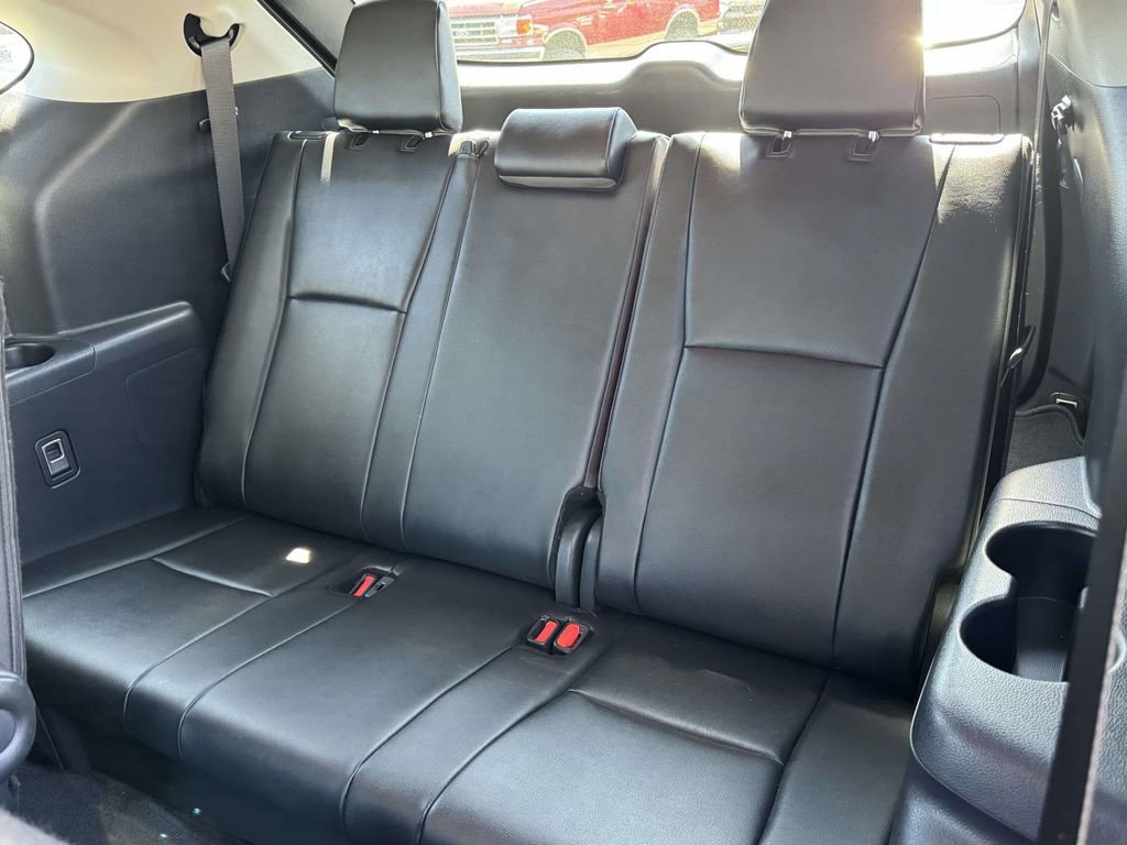 Used 2024 Toyota Highlander XLE image 17