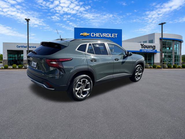 Used 2025 Chevrolet Trax LT FWD image 7