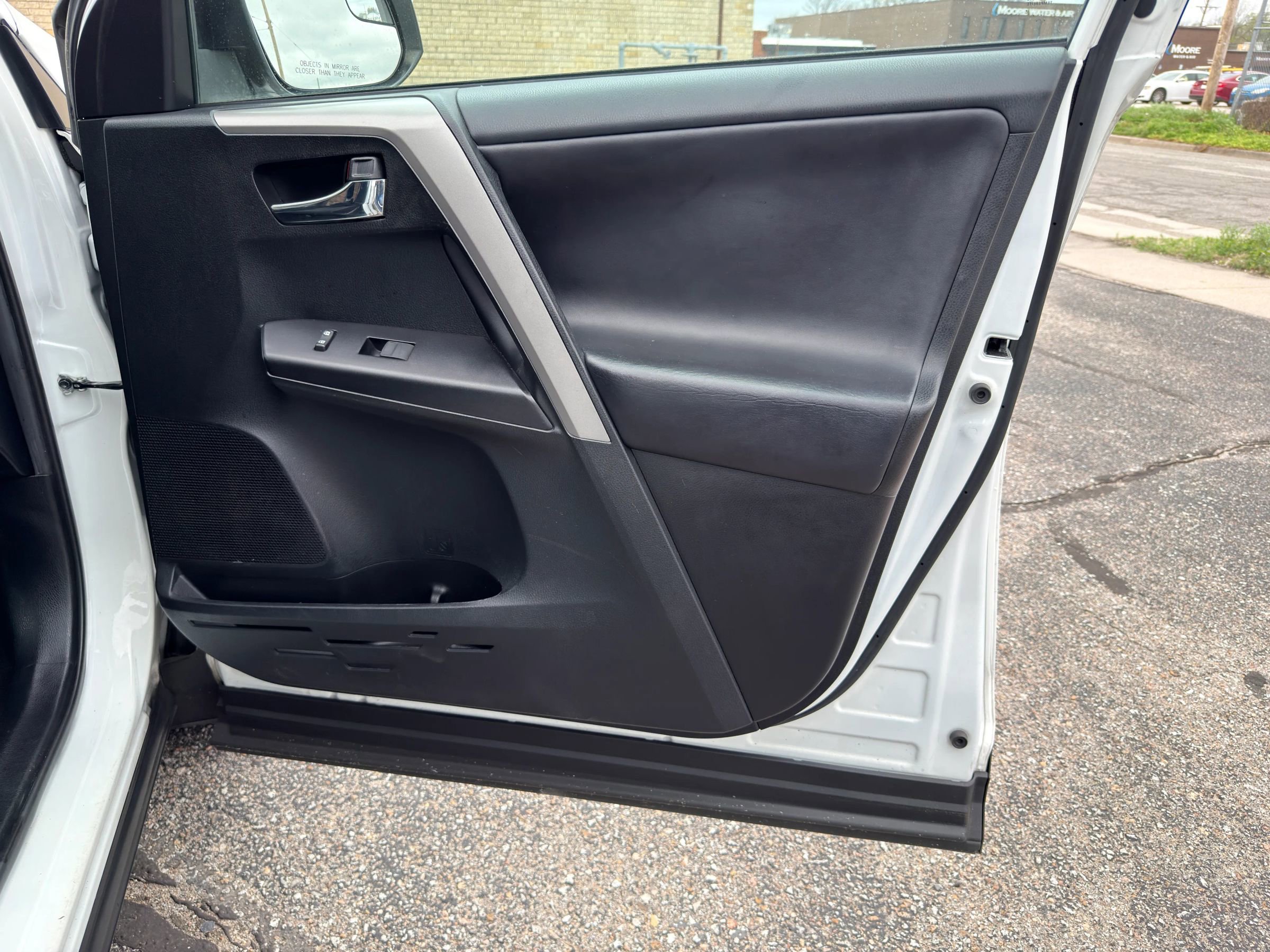 Used 2018 Toyota RAV4 XLE FWD image 31