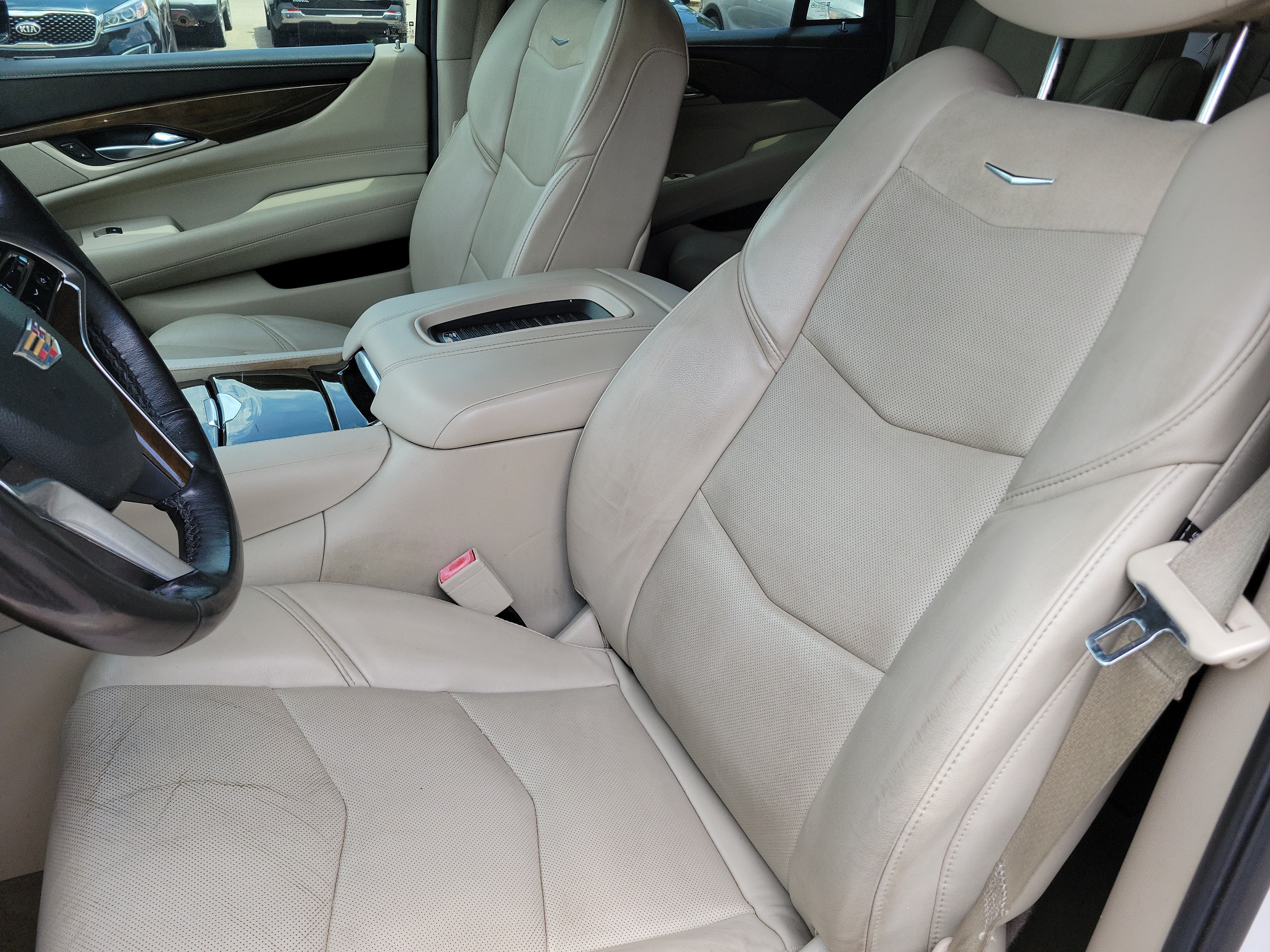 Used 2018 Cadillac Escalade Luxury AWD/4WD image 13