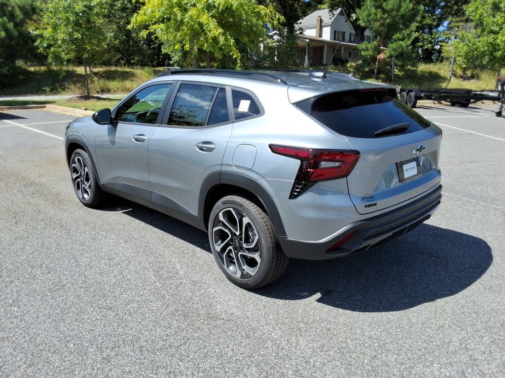 New 2026 Chevrolet Trax RS w/ Sunroof Package FWD image 7