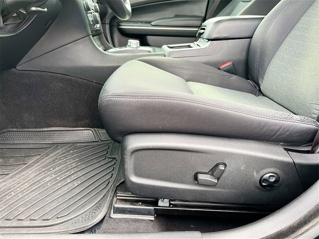 Used 2021 Chrysler 300 Touring w/ Driver Convenience Group image 22