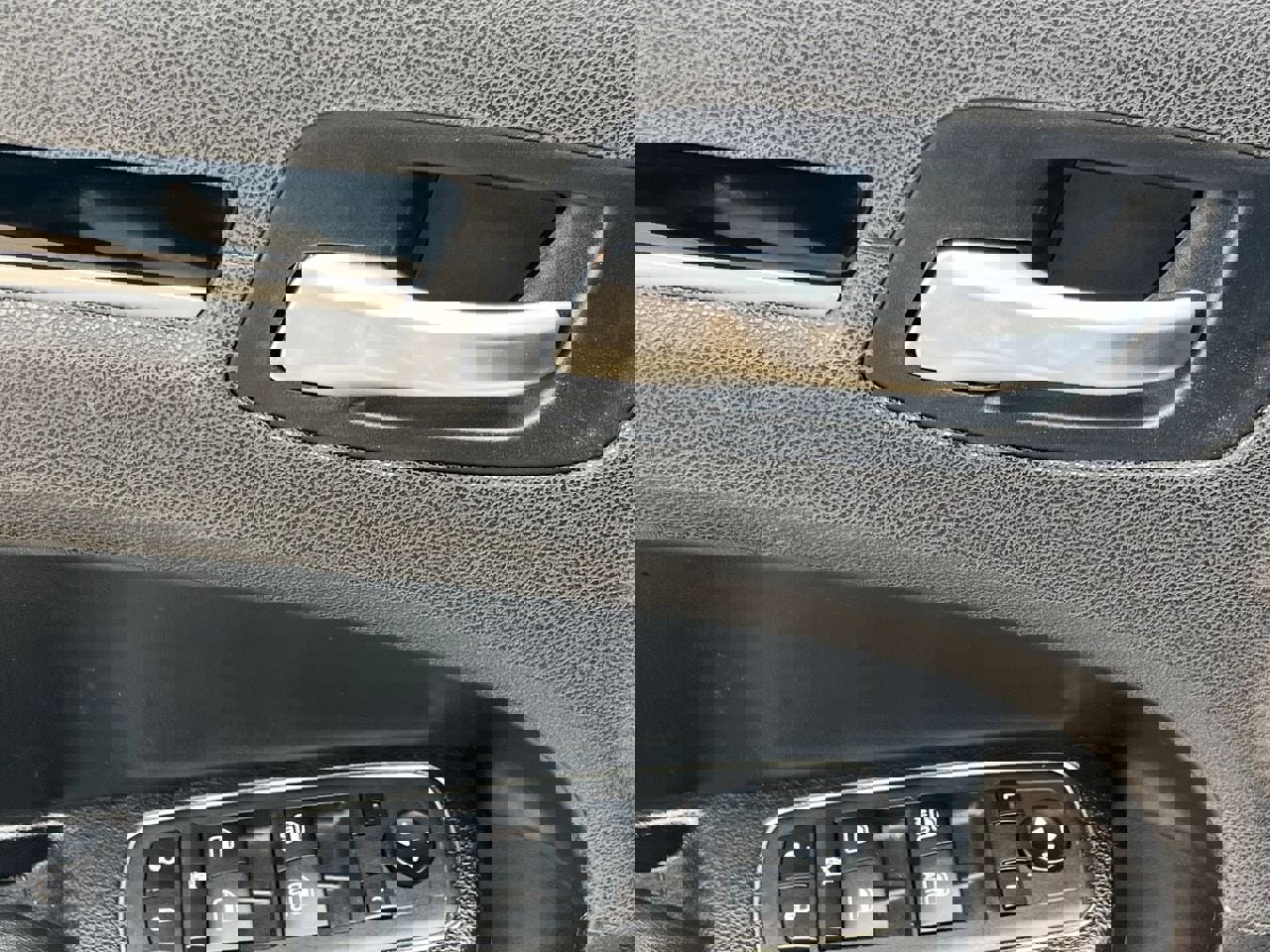 Used 2023 Chrysler 300 S image 24