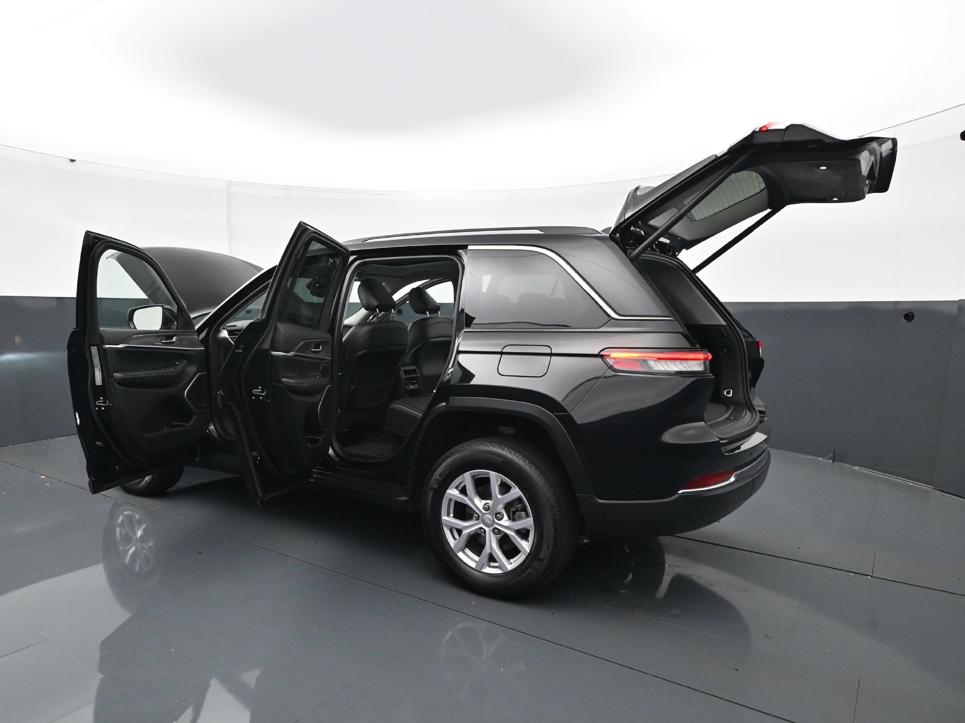 Used 2022 Jeep Grand Cherokee Limited AWD/4WD image 33
