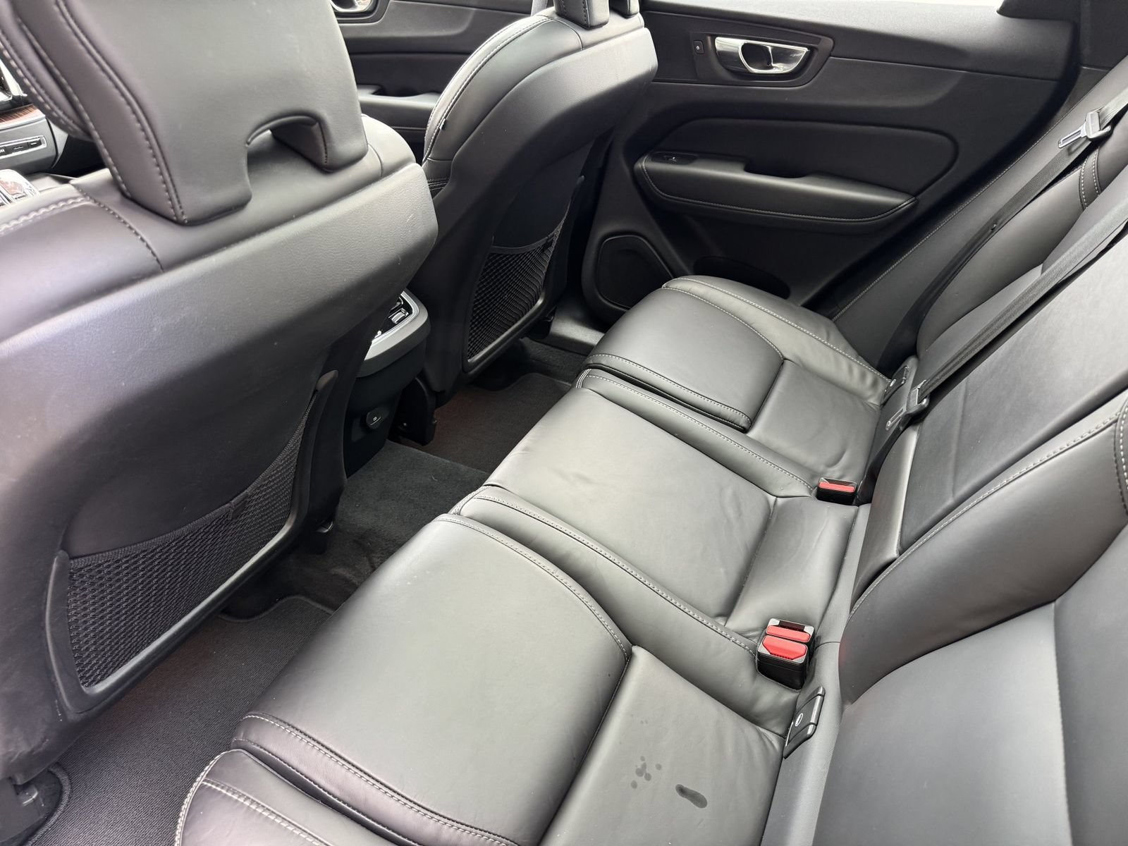 Certified 2023 Volvo XC60 B5 Ultimate w/ Protection Package Premier FWD image 4