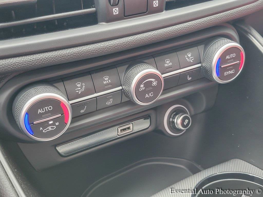 New 2025 Alfa Romeo Giulia AWD w/ Veloce Package AWD image 15