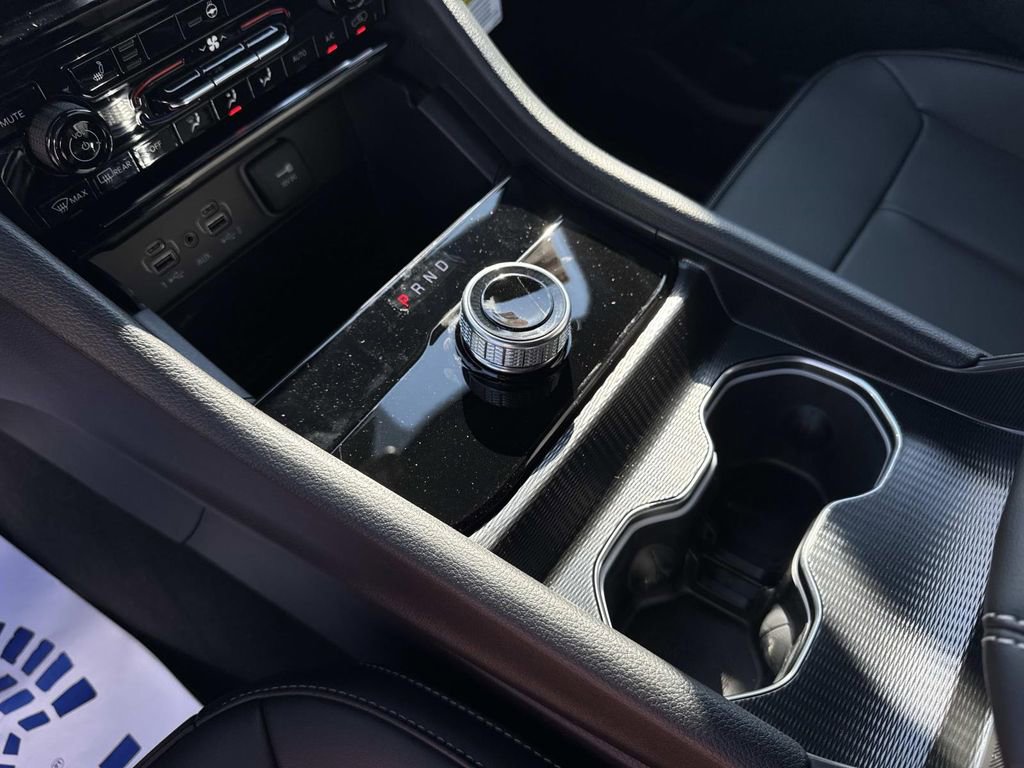 New 2025 Jeep Grand Cherokee Limited w/ Black Appearance Package image 44