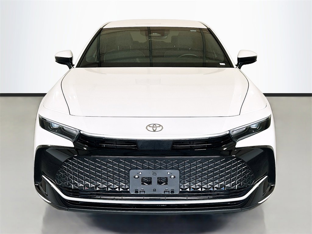 Used 2023 Toyota Crown XLE image 2