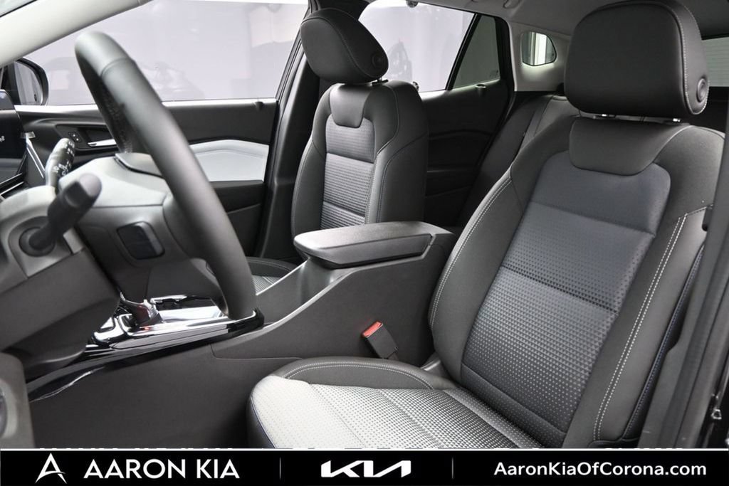Used 2026 Chevrolet Trax LT w/ Sunroof Package FWD image 9