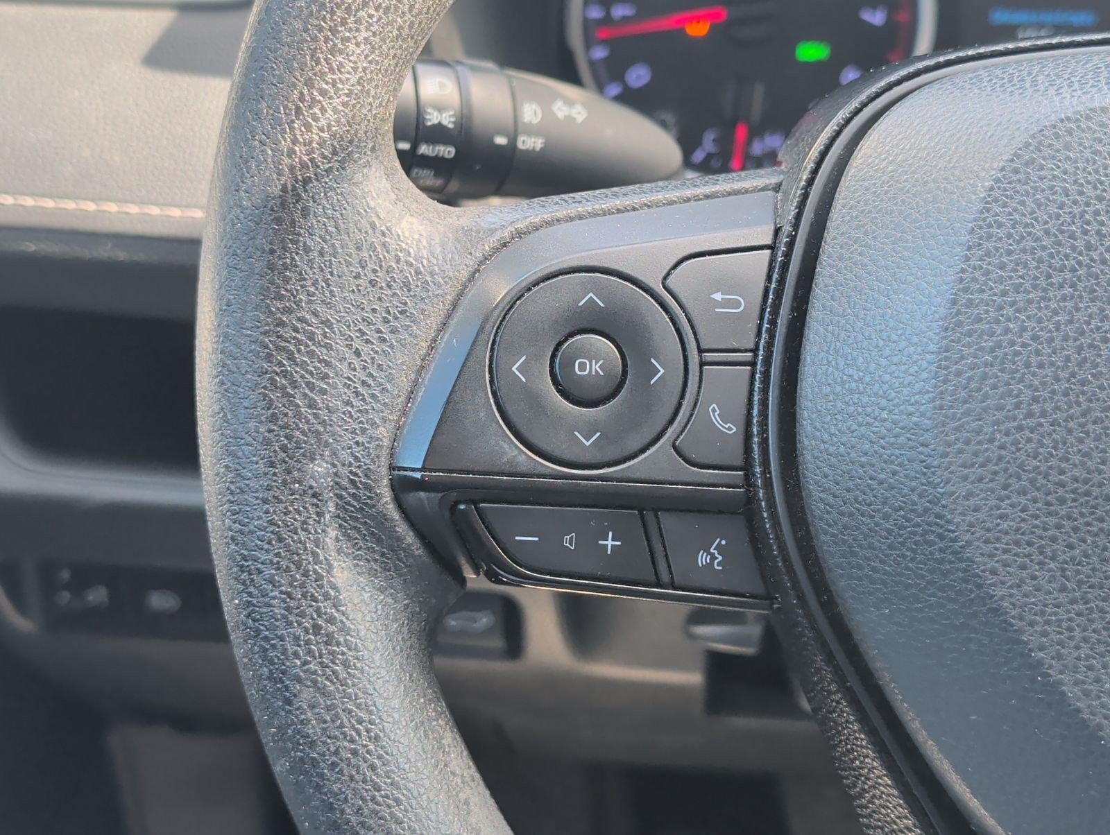 Used 2021 Toyota RAV4 XLE w/ Convenience Package FWD image 14