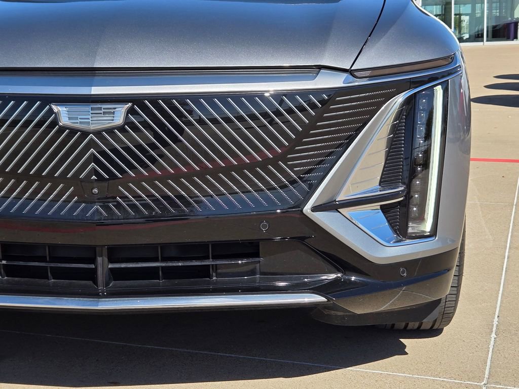 Certified 2025 Cadillac Lyriq Luxury w/ LPO, Floor Liner Package image 4