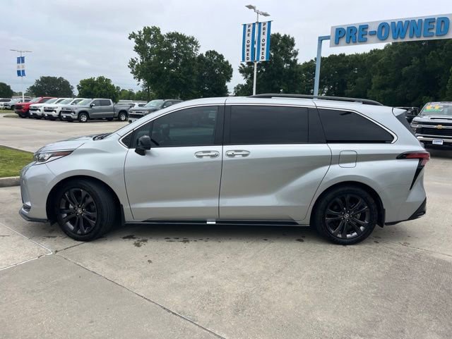 Used 2024 Toyota Sienna XSE FWD image 3