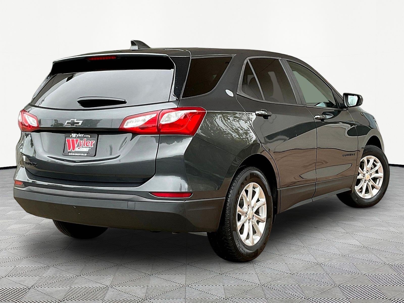 Used 2021 Chevrolet Equinox LS w/ LPO, Blackout Package FWD image 6