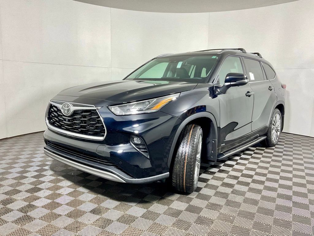 New 2026 Toyota Highlander Platinum image 9