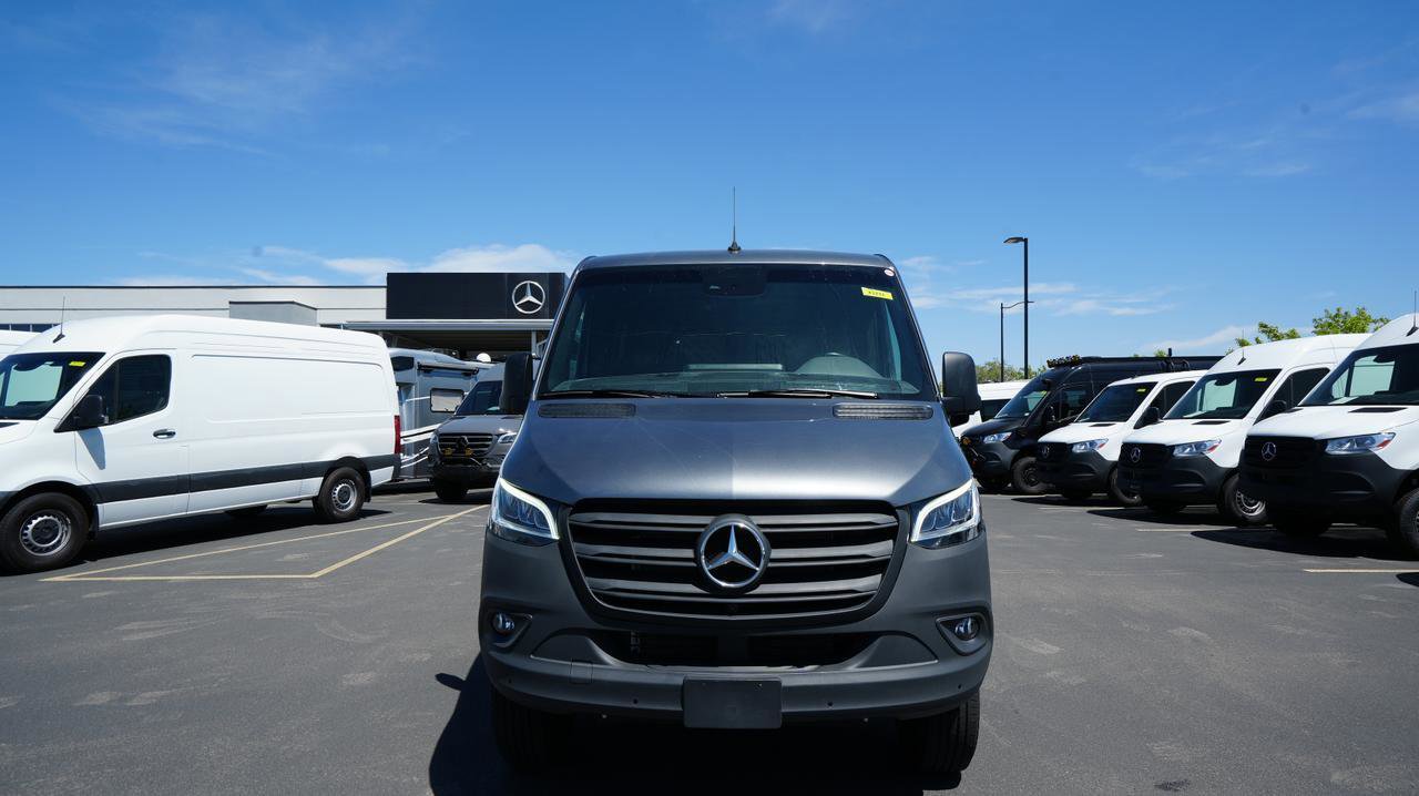 Used 2024 Mercedes-Benz Sprinter 2500 image 2