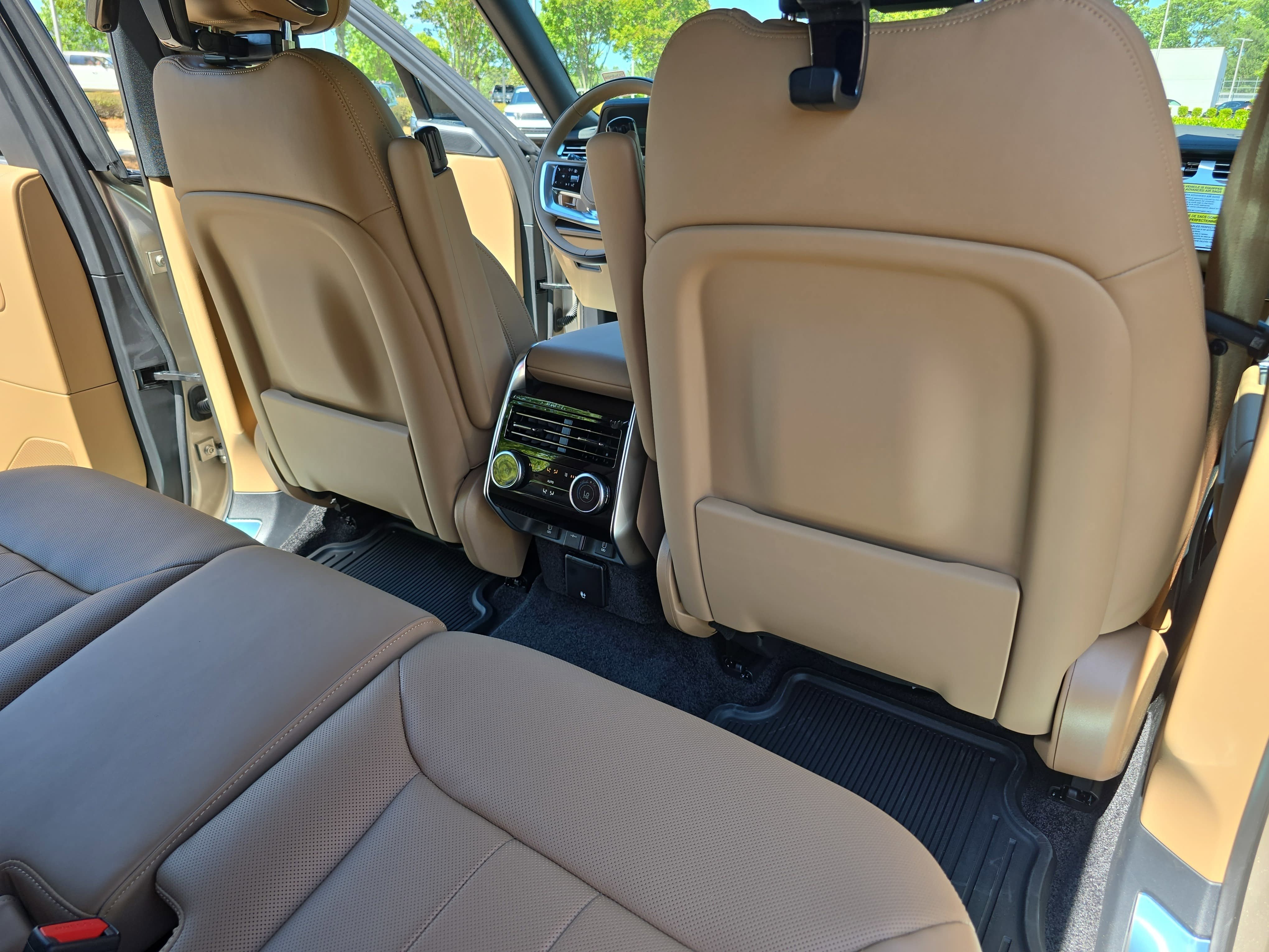 New 2026 Land Rover Range Rover Long Wheelbase SE AWD/4WD image 11
