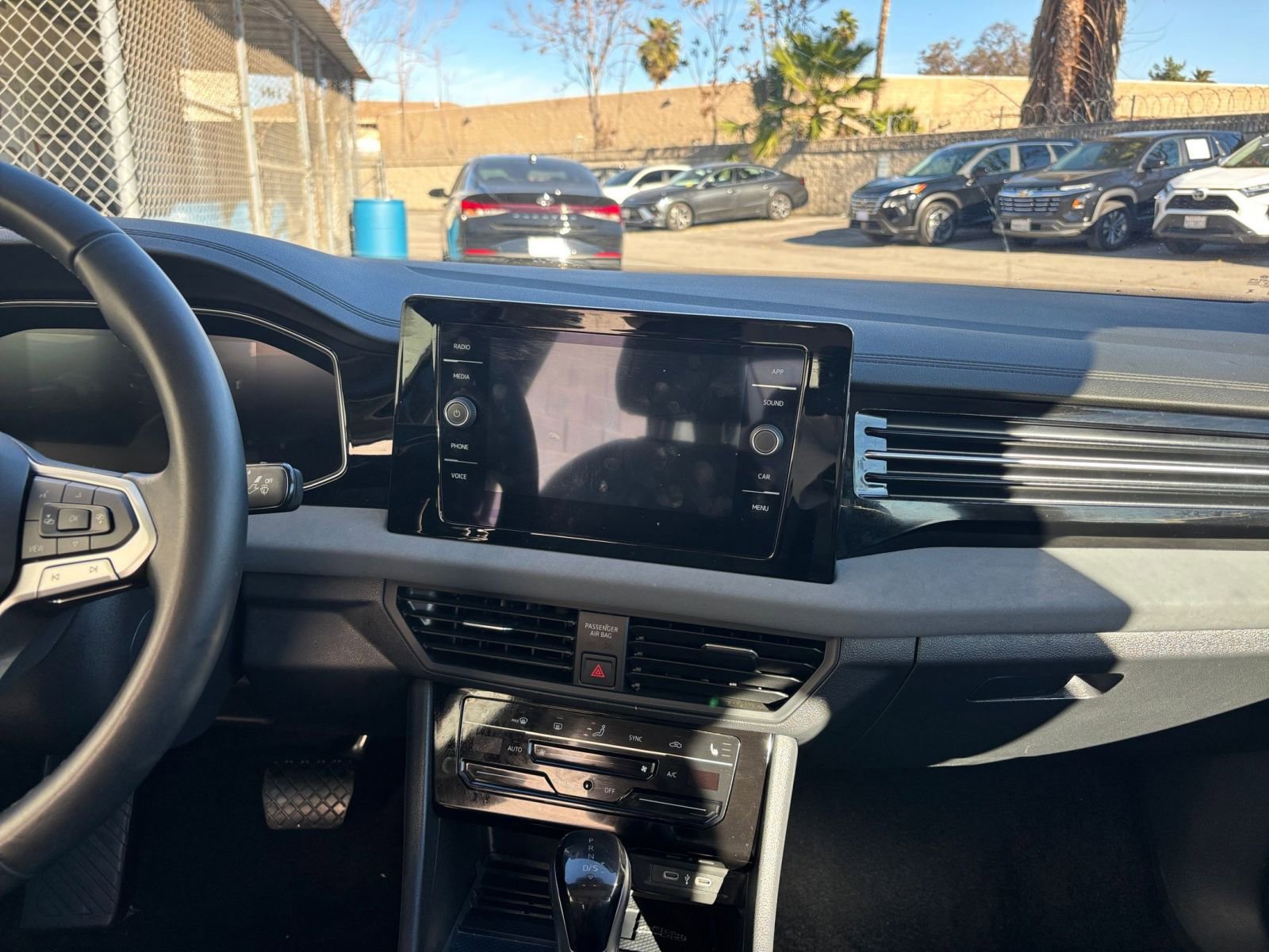 Used 2025 Volkswagen Jetta SE image 18