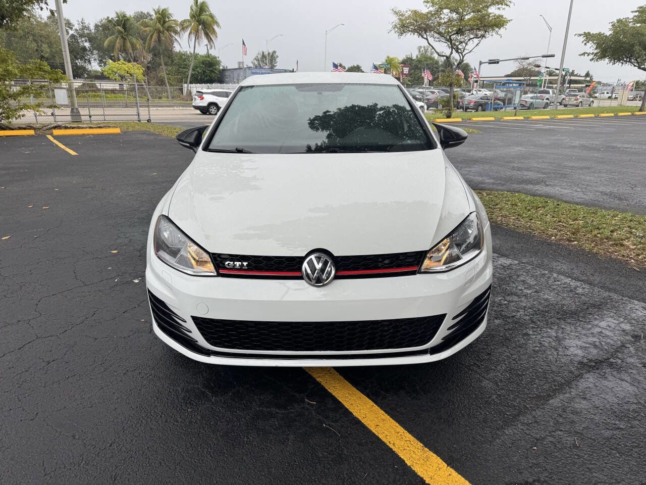 Used 2017 Volkswagen GTI SE image 1