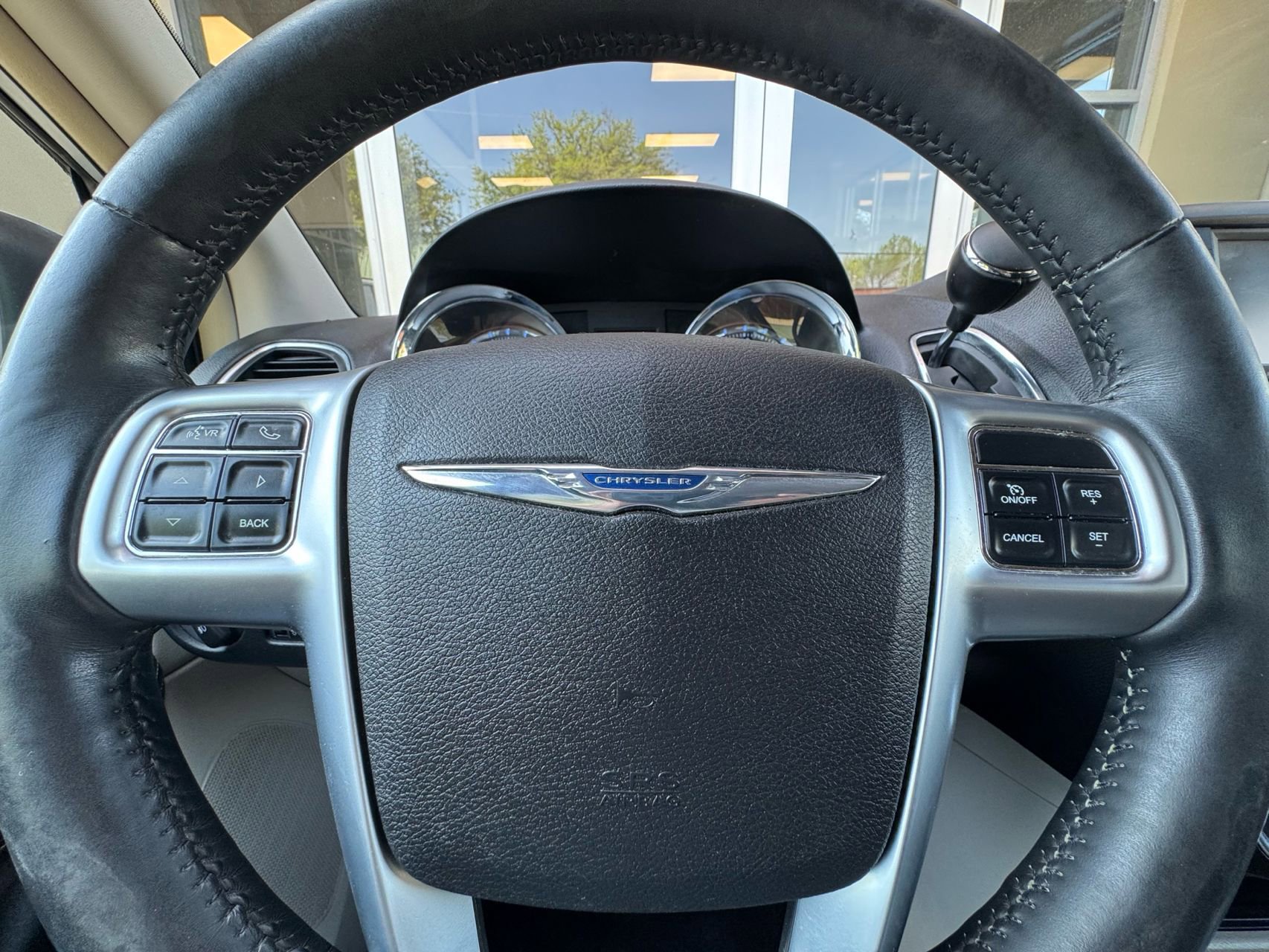 Used 2012 Chrysler Town & Country Touring w/ Entertainment Group #1 FWD image 18