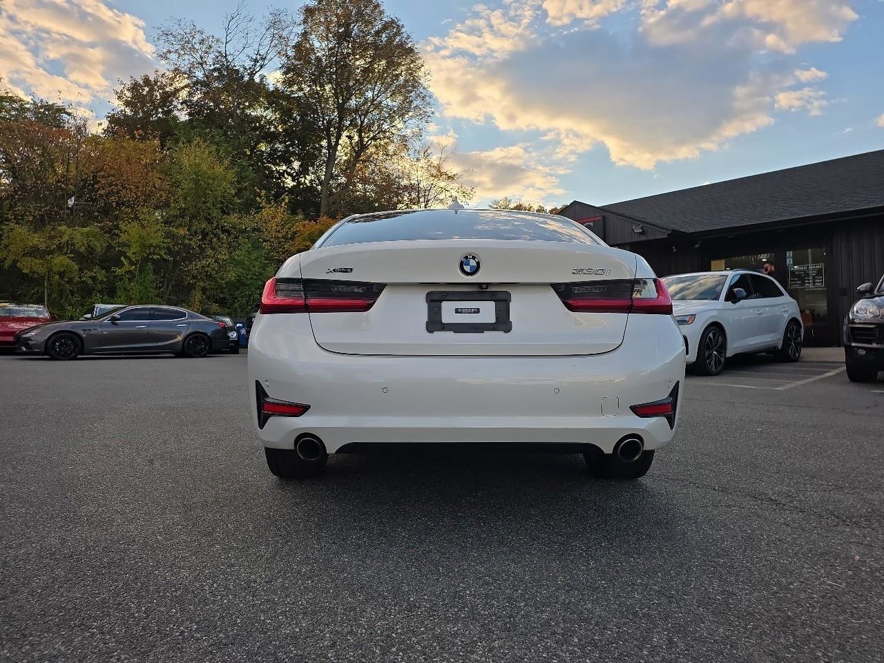 Used 2019 BMW 330i xDrive Sedan w/ Driving Assistance Package image 13