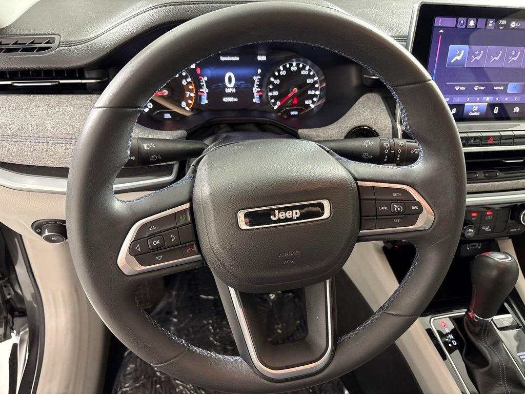 Used 2022 Jeep Compass Latitude AWD/4WD image 30