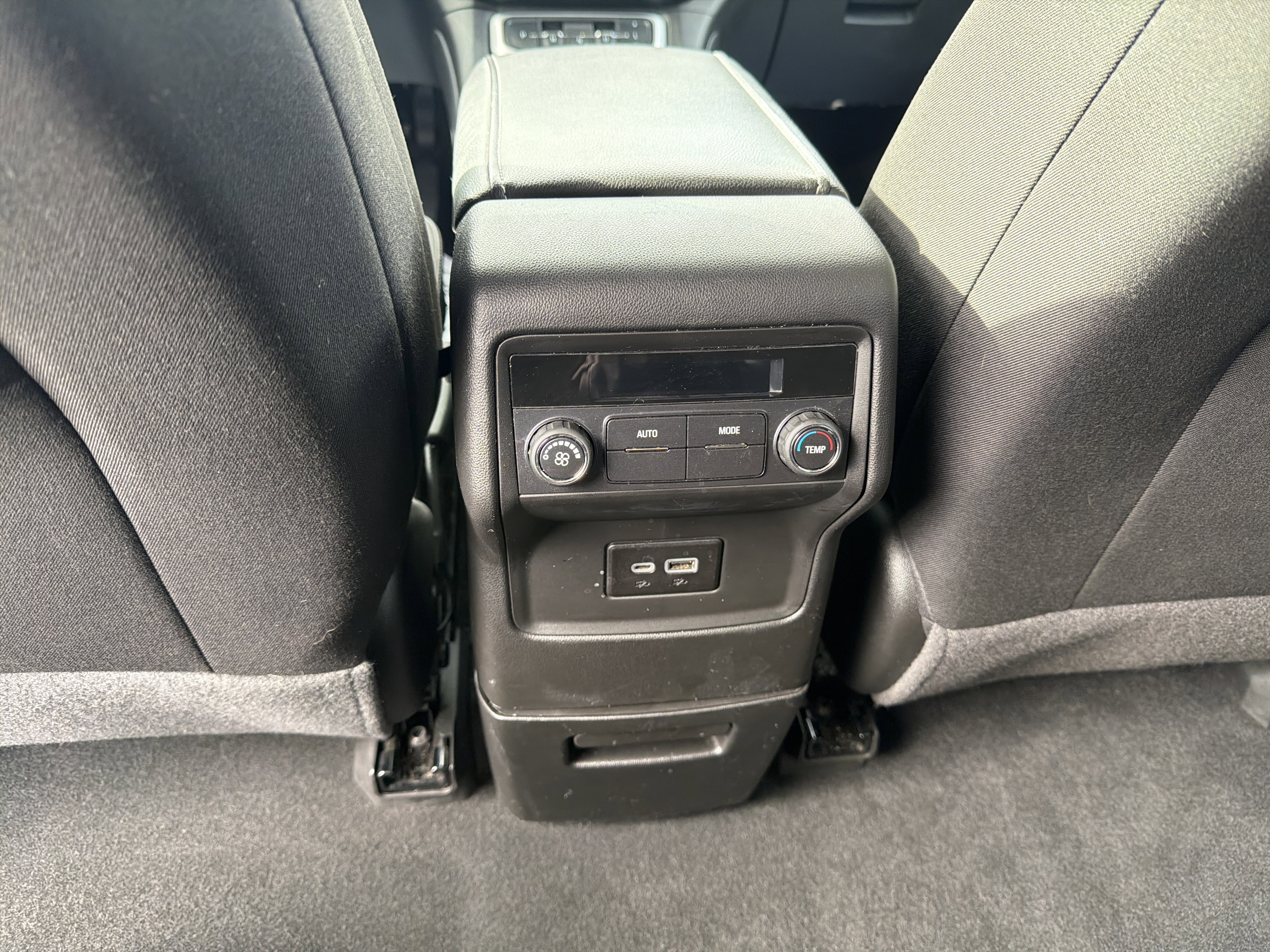 Certified 2023 GMC Acadia SLE image 25