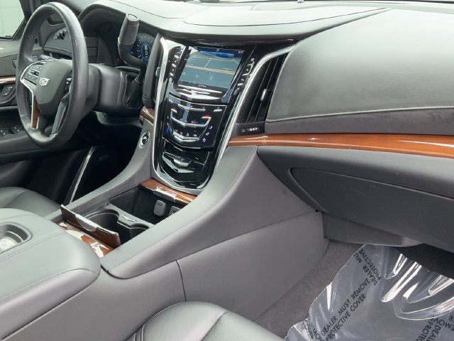 Used 2020 Cadillac Escalade Premium Luxury AWD/4WD image 25